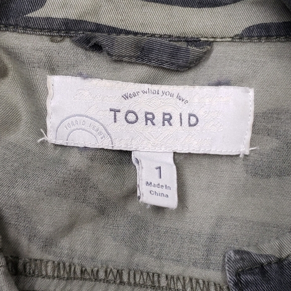Torrid Women's Green Camo Utility Jacket Military Style Size 1X - Picture 5 of 15